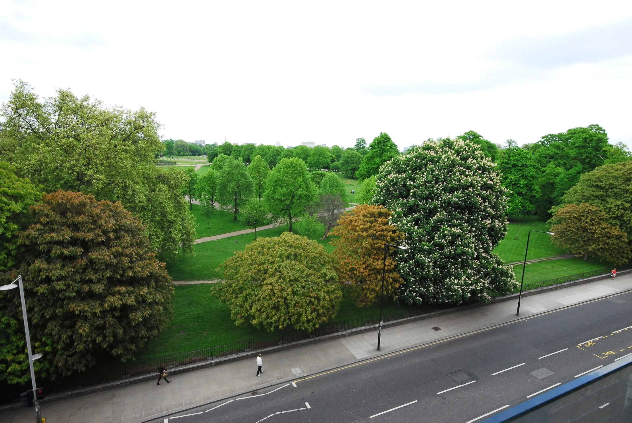 Flat Kensington Court in Greater London