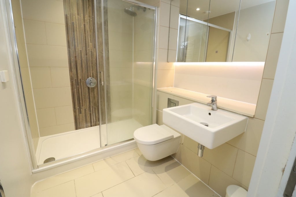 Room Globe Road in Greater London