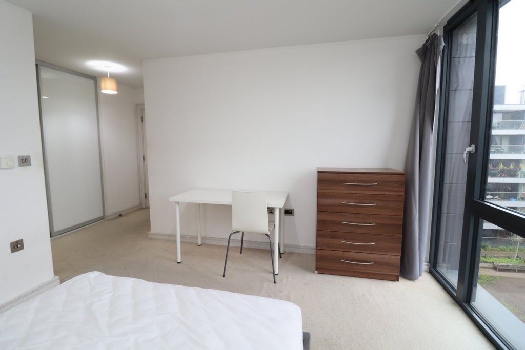 Room Globe Road in Greater London