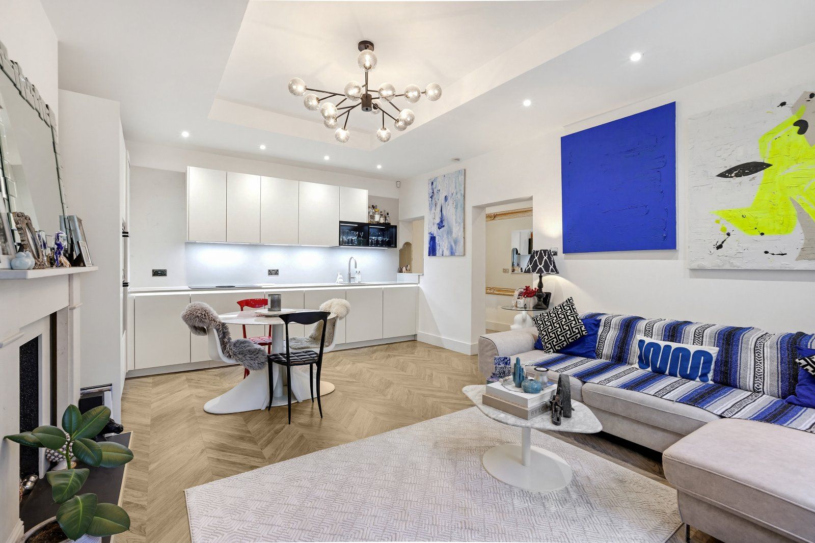 Flat Cornwall Gardens in Greater London