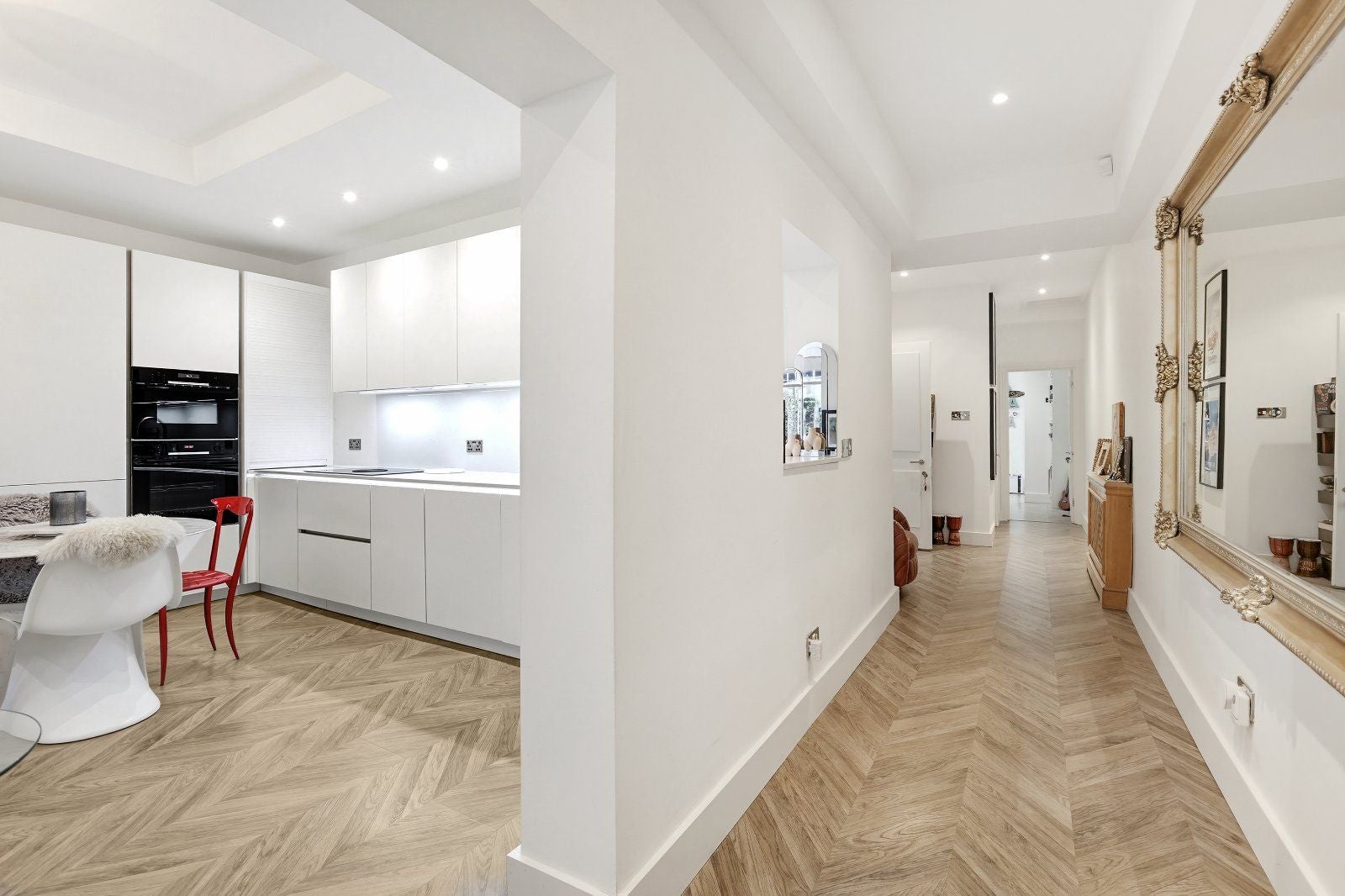 Flat Cornwall Gardens in Greater London