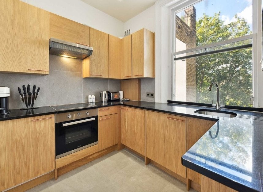 Flat Earl's Court Square in Greater London