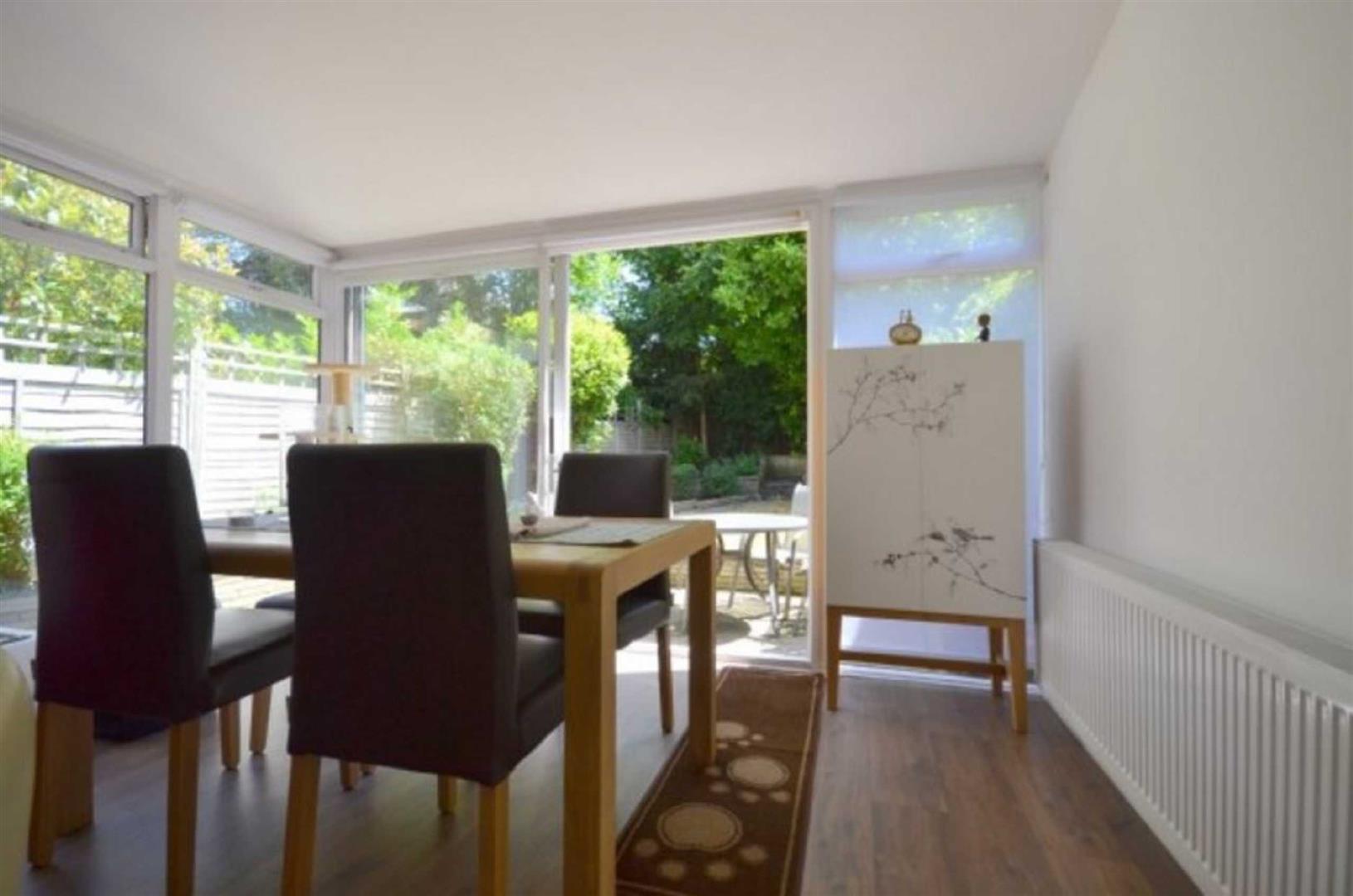 Flat Cavendish Avenue in Greater London