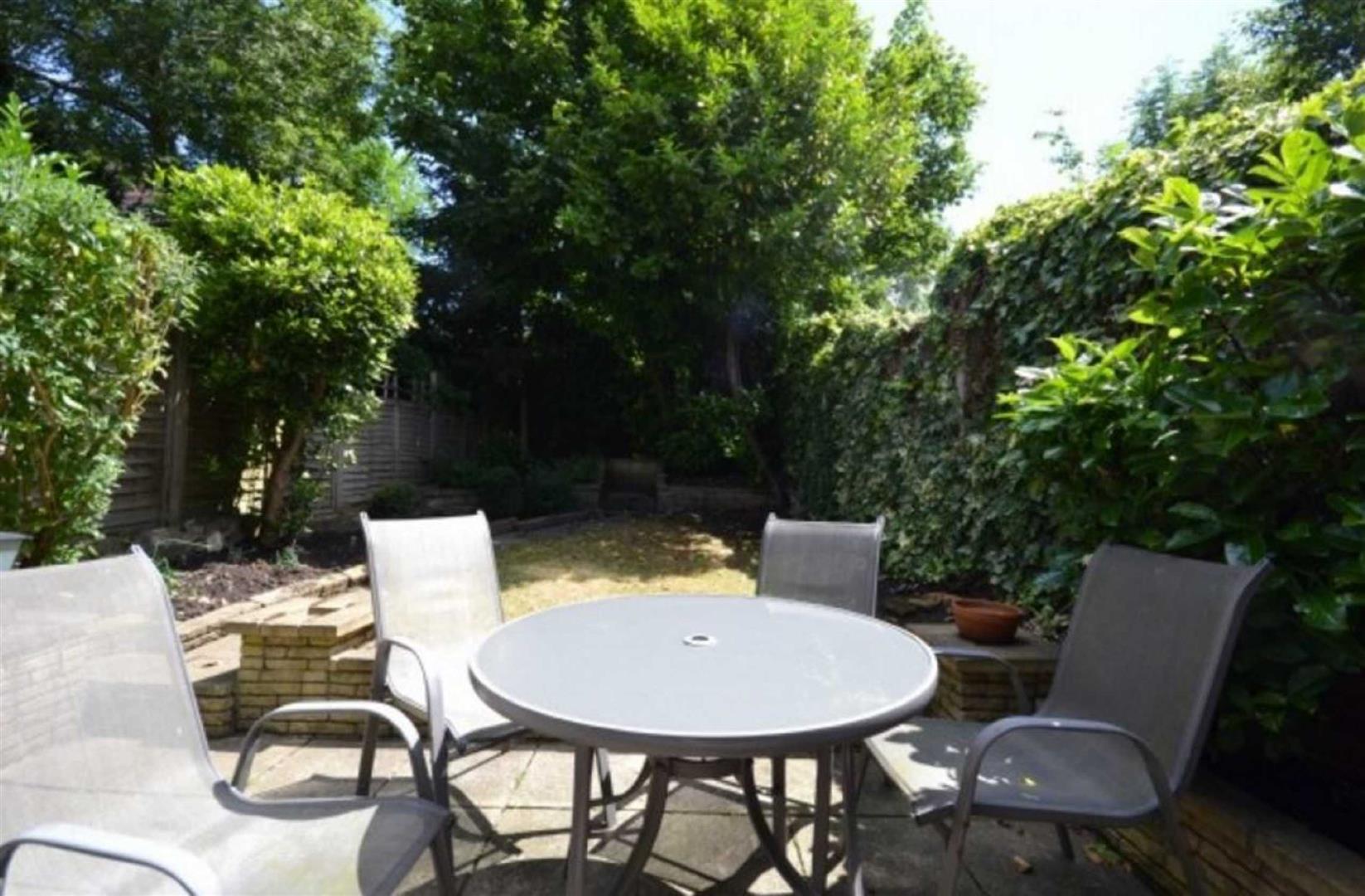 Flat Cavendish Avenue in Greater London