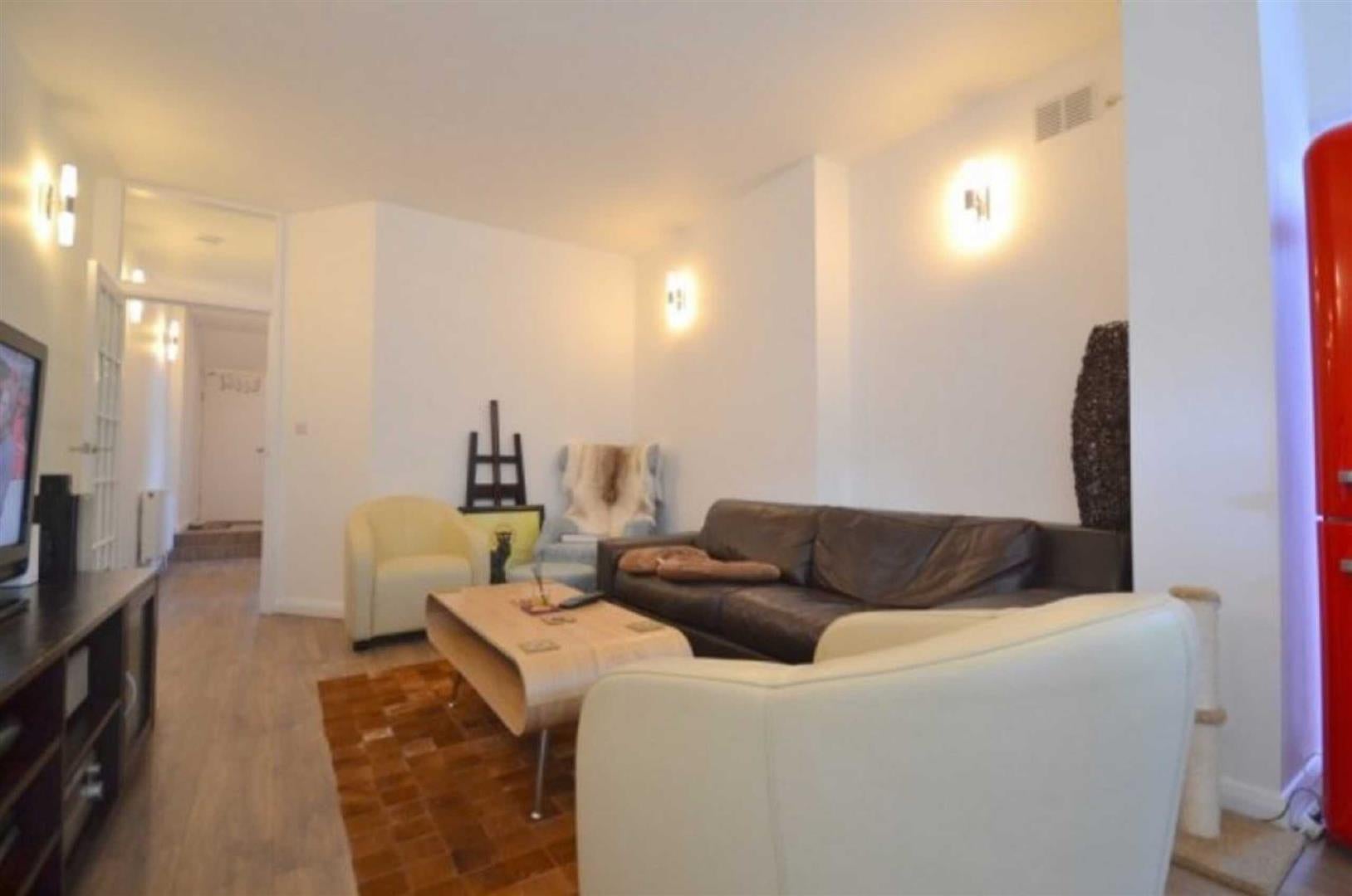 Flat Cavendish Avenue in Greater London
