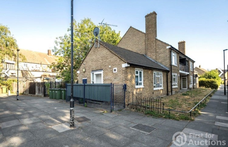 Flat Susan Road in Greater London