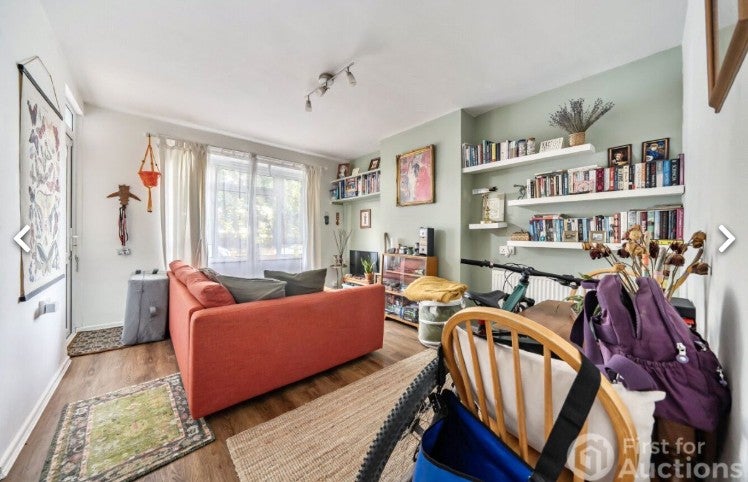 Flat Susan Road in Greater London