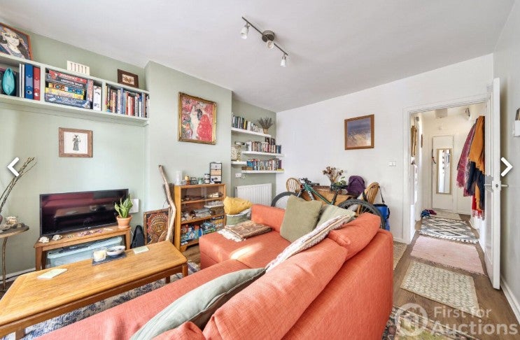 Flat Susan Road in Greater London