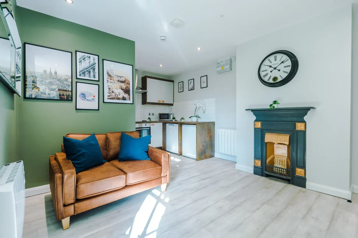 Flat Eskdale Terrace in Newcastle upon Tyne