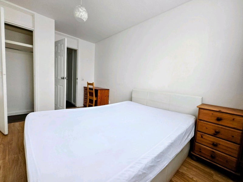 Flat Lucey Way in Greater London