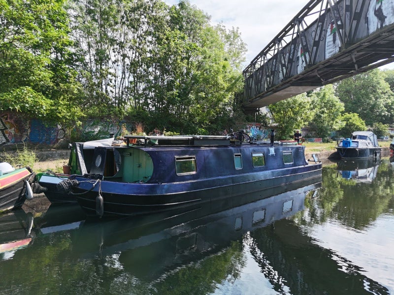 Flat Spring Hill in Greater London