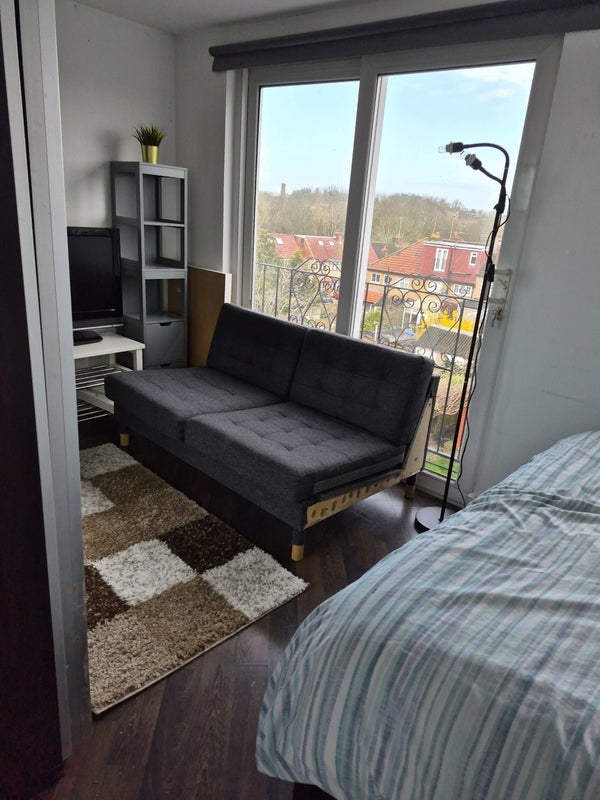 Room Cuckoo Dene in Greater London