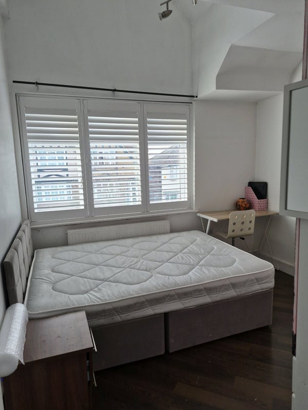 Room Cuckoo Dene in Greater London
