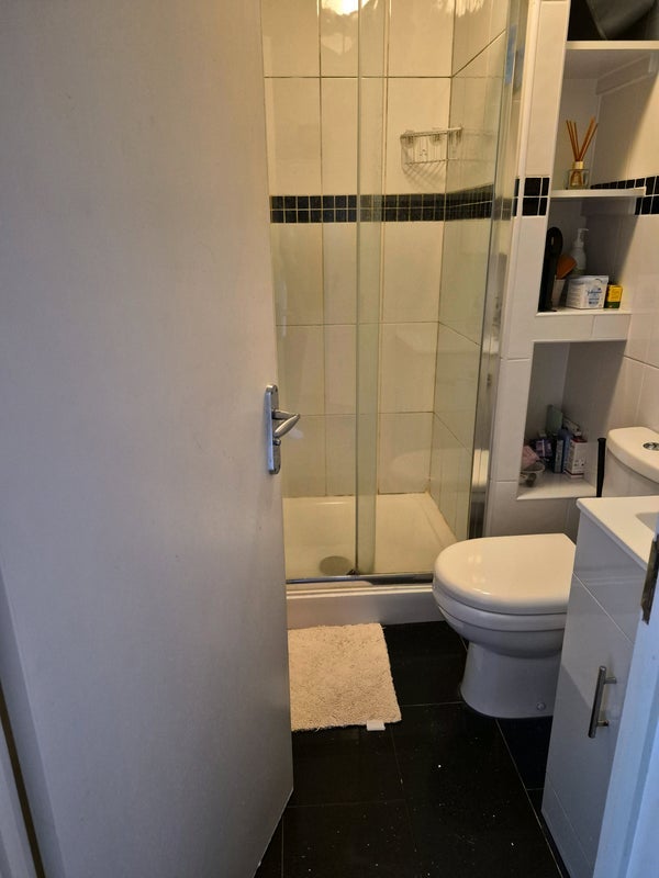 Room Cuckoo Dene in Greater London