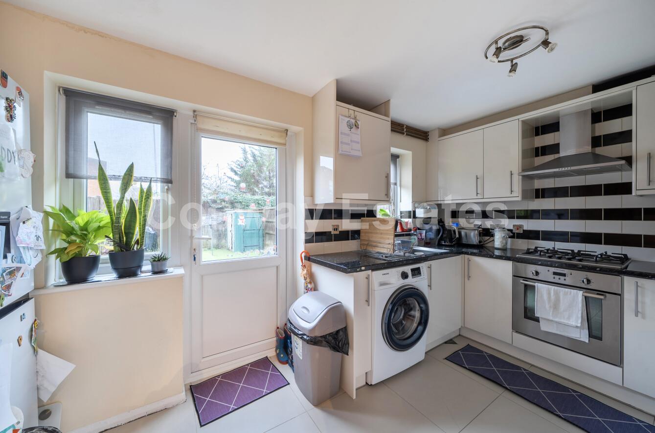 House Aylesham Close in London