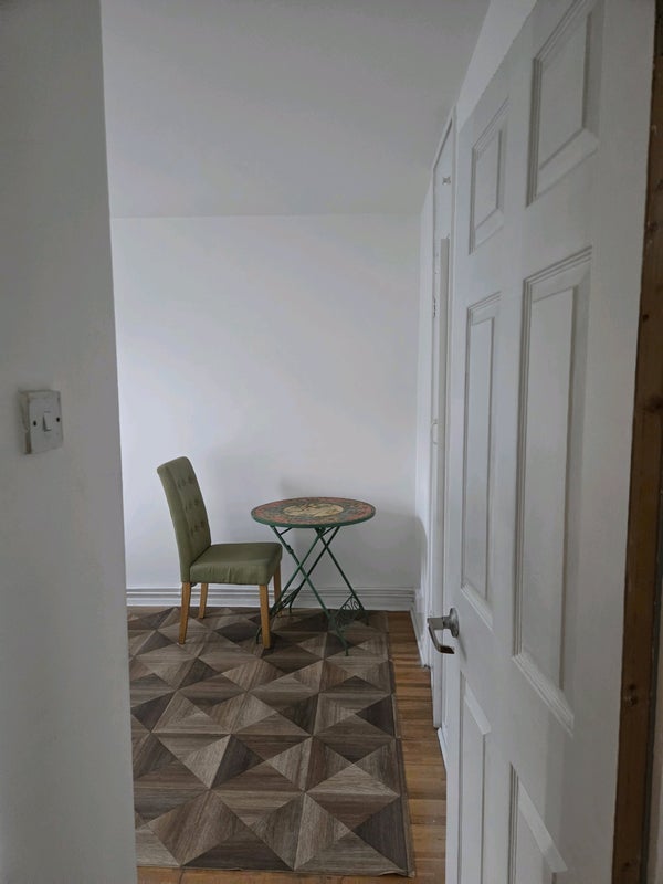 Room Treherne Court in Greater London