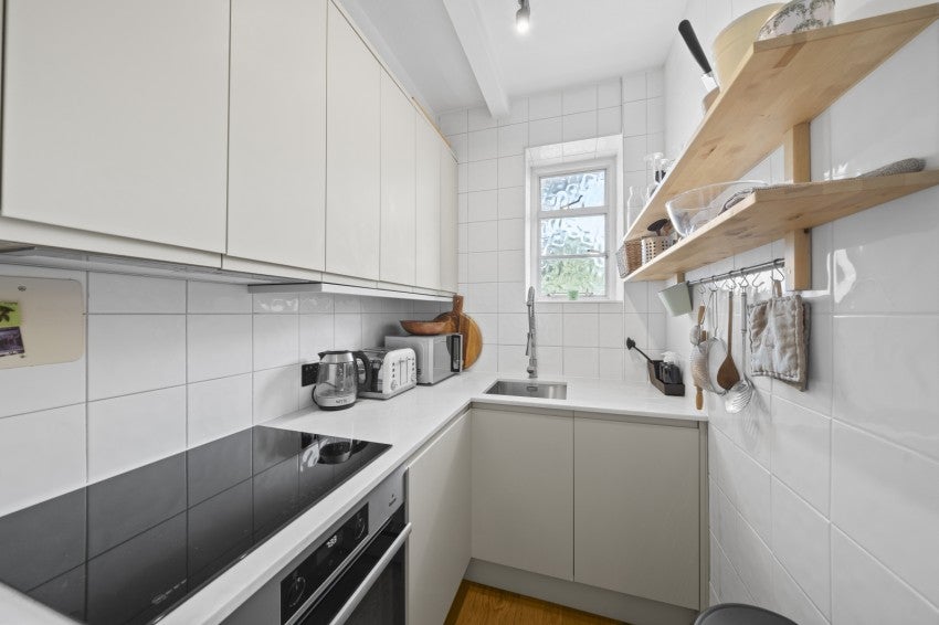Flat Stanbury Court in Greater London
