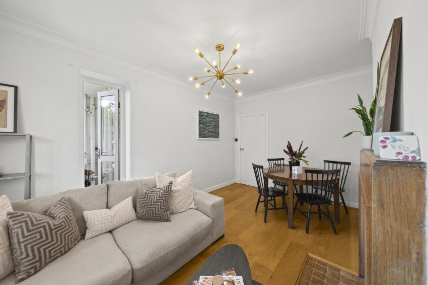 Flat Stanbury Court in Greater London
