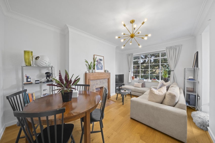 Flat Stanbury Court in Greater London