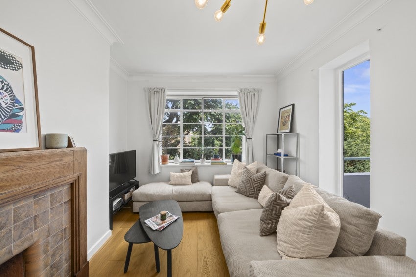 Flat Stanbury Court in Greater London