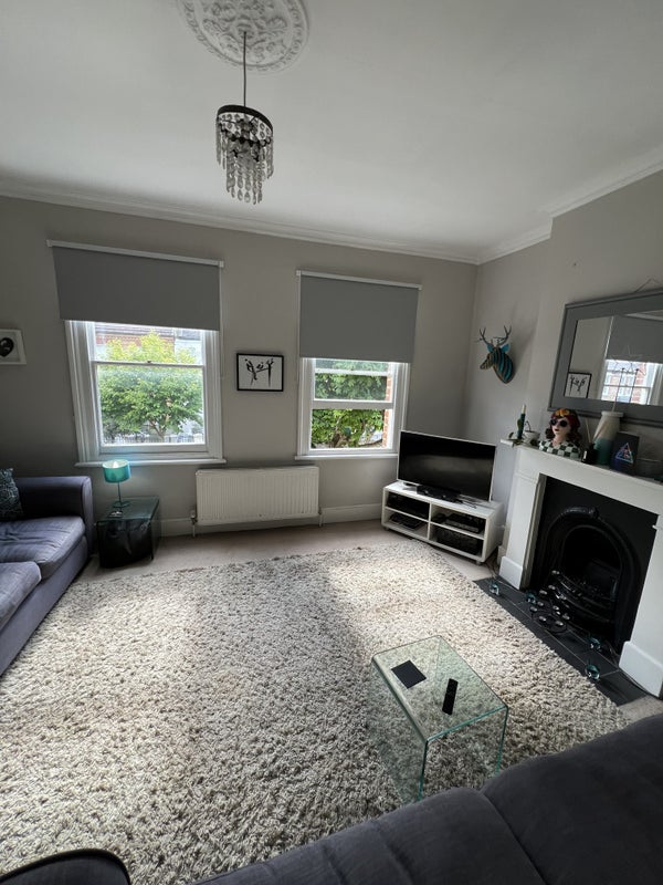 Flat Inman Road in Greater London