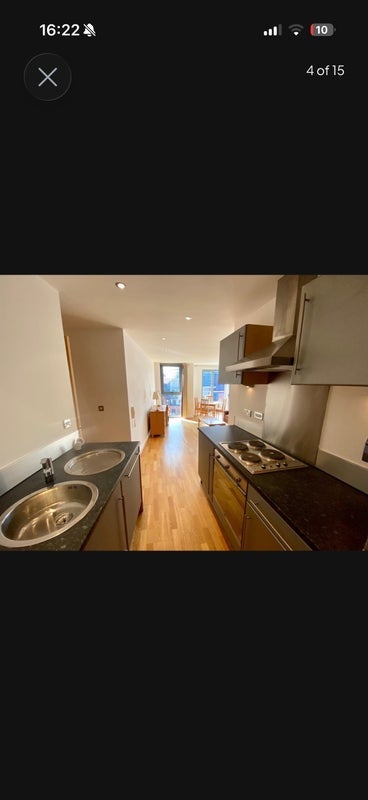 Room Gotts Road in Leeds