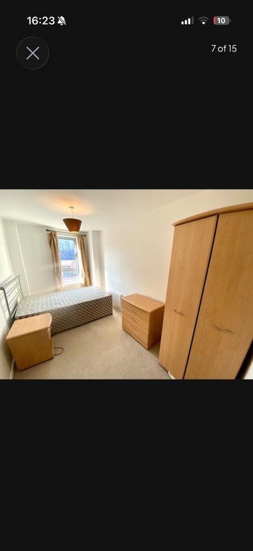 Room Gotts Road in Leeds