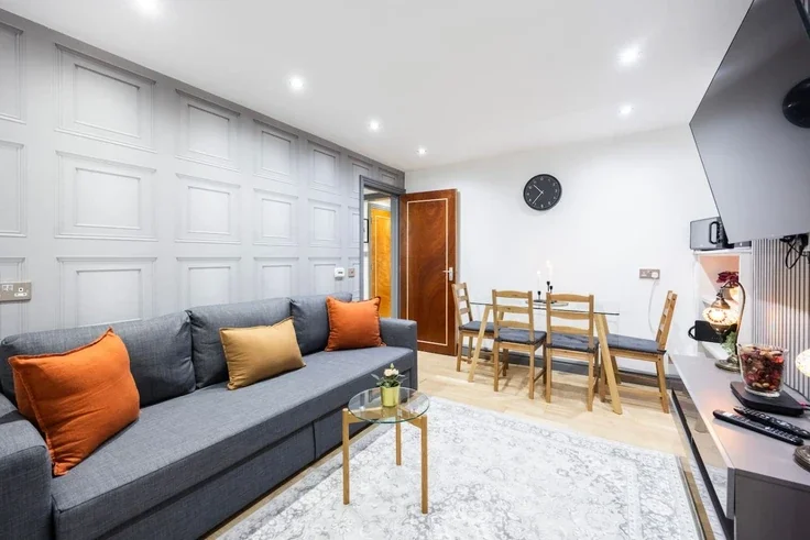 Flat Fulham Palace Road in Greater London