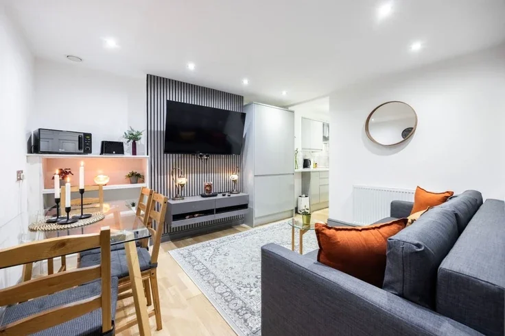 Flat Fulham Palace Road in Greater London