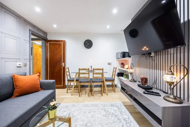Flat Fulham Palace Road in Greater London