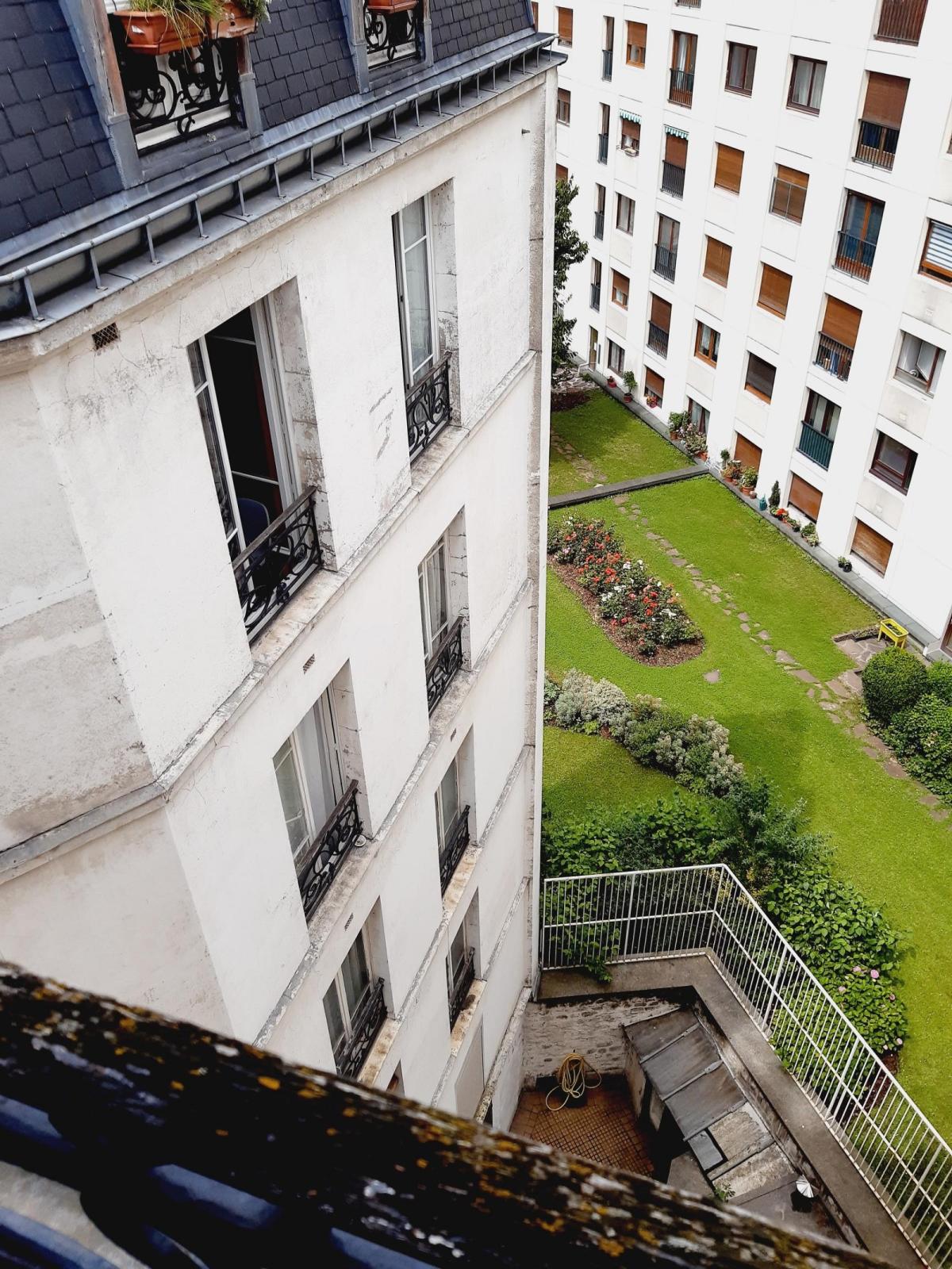 Room Rue du Surmelin in Paris