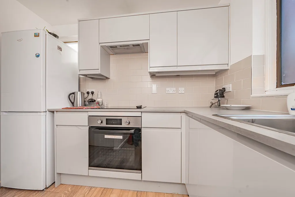 Flat Stanley Close in Greater London