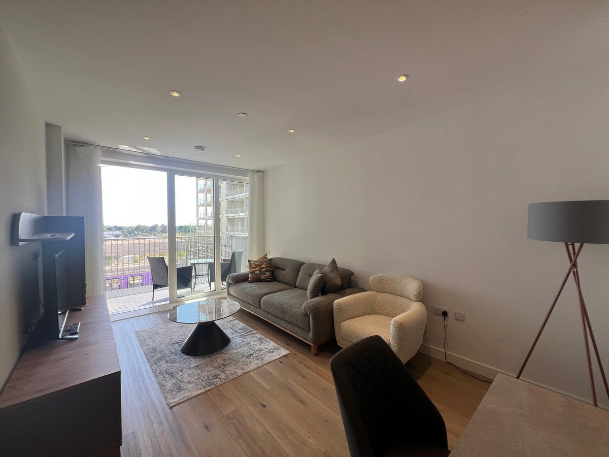 Flat Samara Drive in Greater London