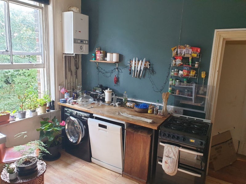 Room Russel Close in Greater London