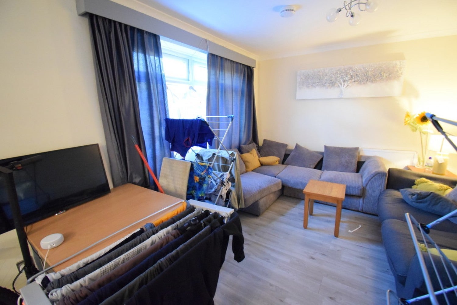 Room Clovelly Way in Bedford