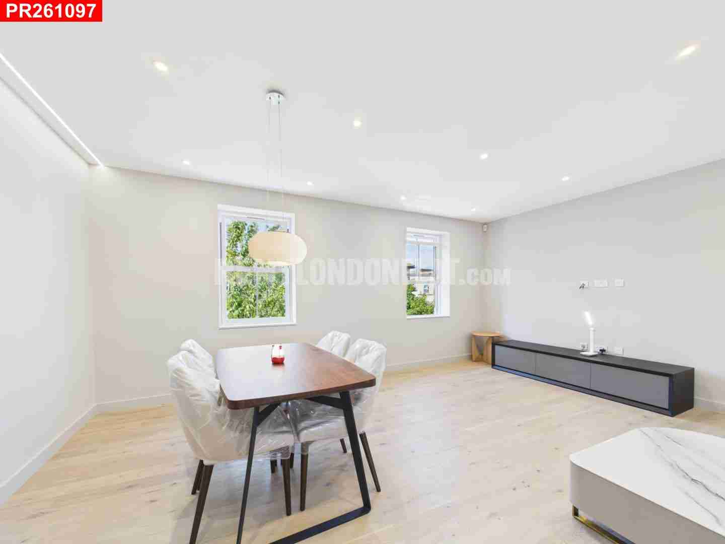 Flat Chatsworth Road in Greater London