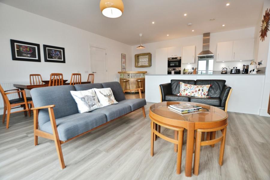 Flat Ocean Drive in City of Edinburgh