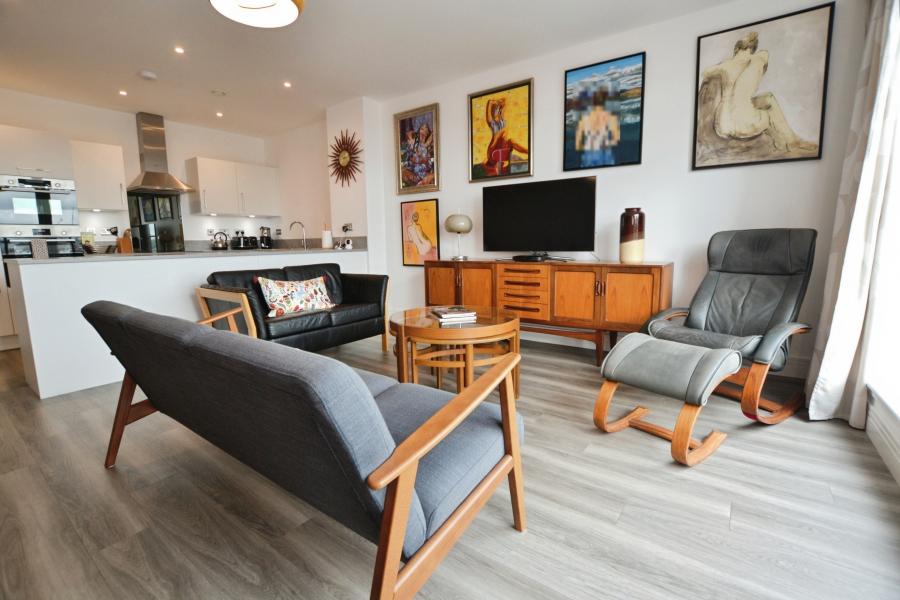 Flat Ocean Drive in City of Edinburgh