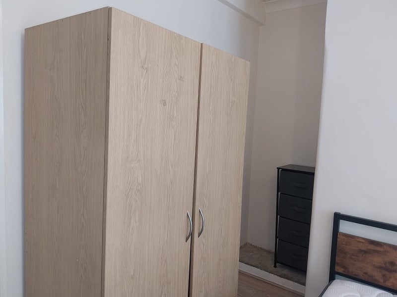 Room Long Lane in Greater London
