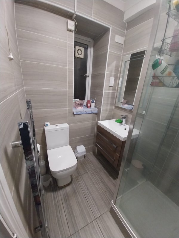 Room Long Lane in Greater London