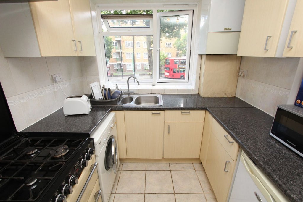 Room Globe Road in Greater London