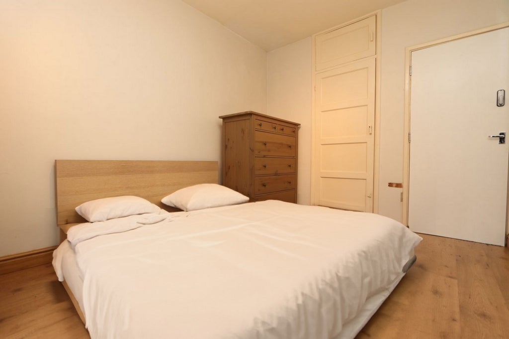 Room Globe Road in Greater London