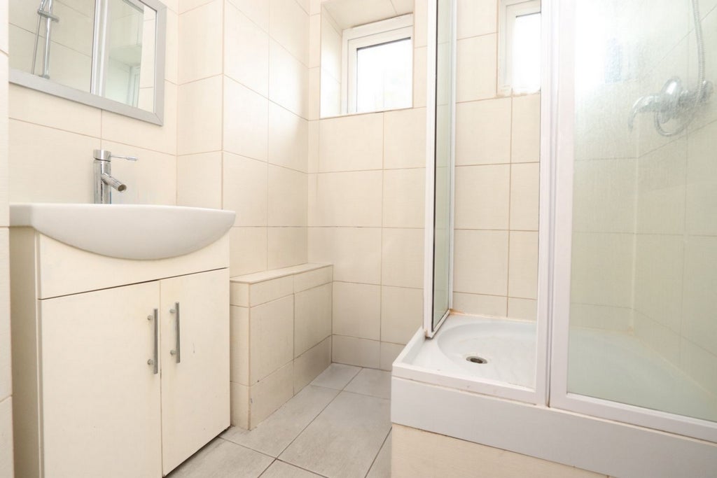 Room Globe Road in Greater London