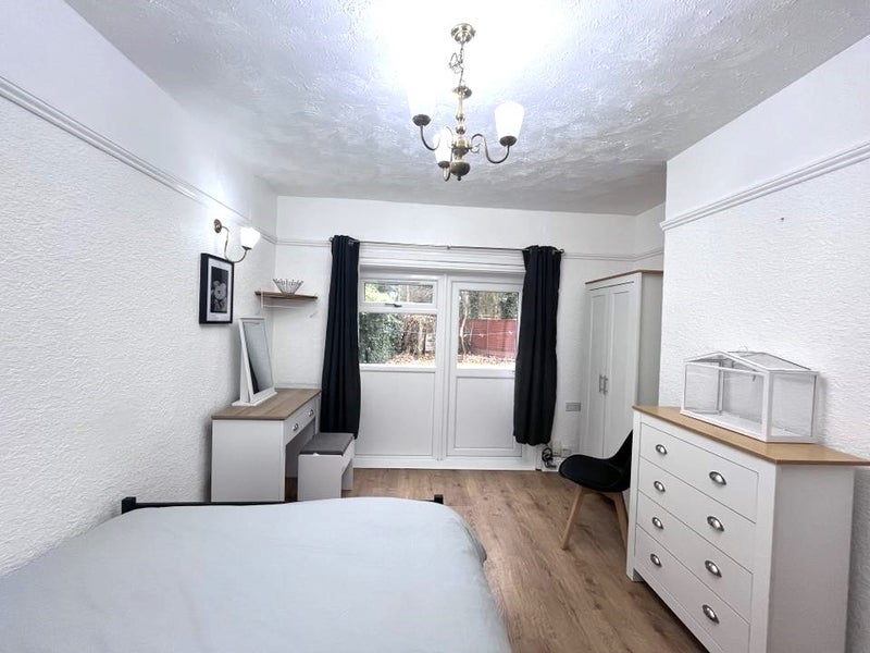 Room Priorslee Road in Priorslee Village
