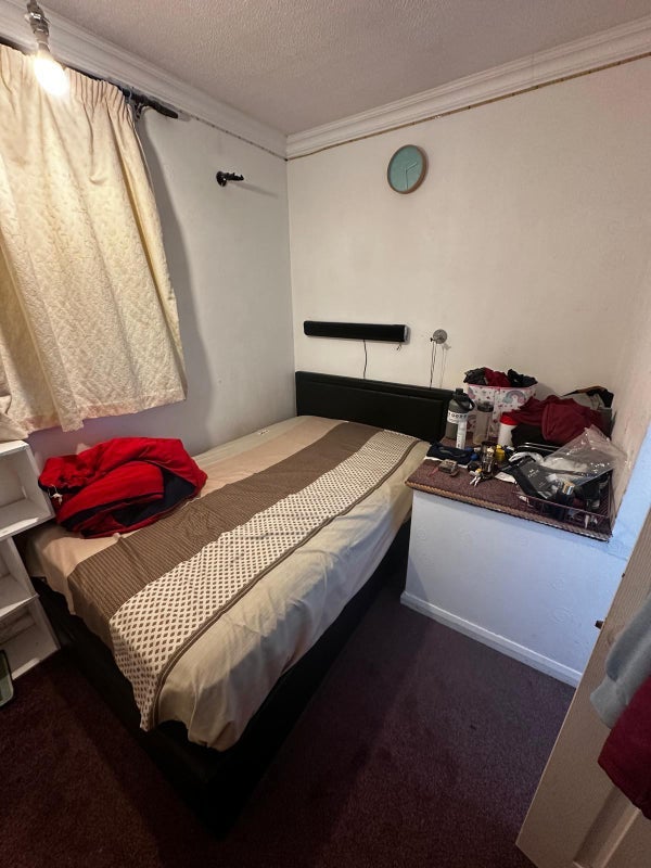 Room Frenchum Gardens in Slough