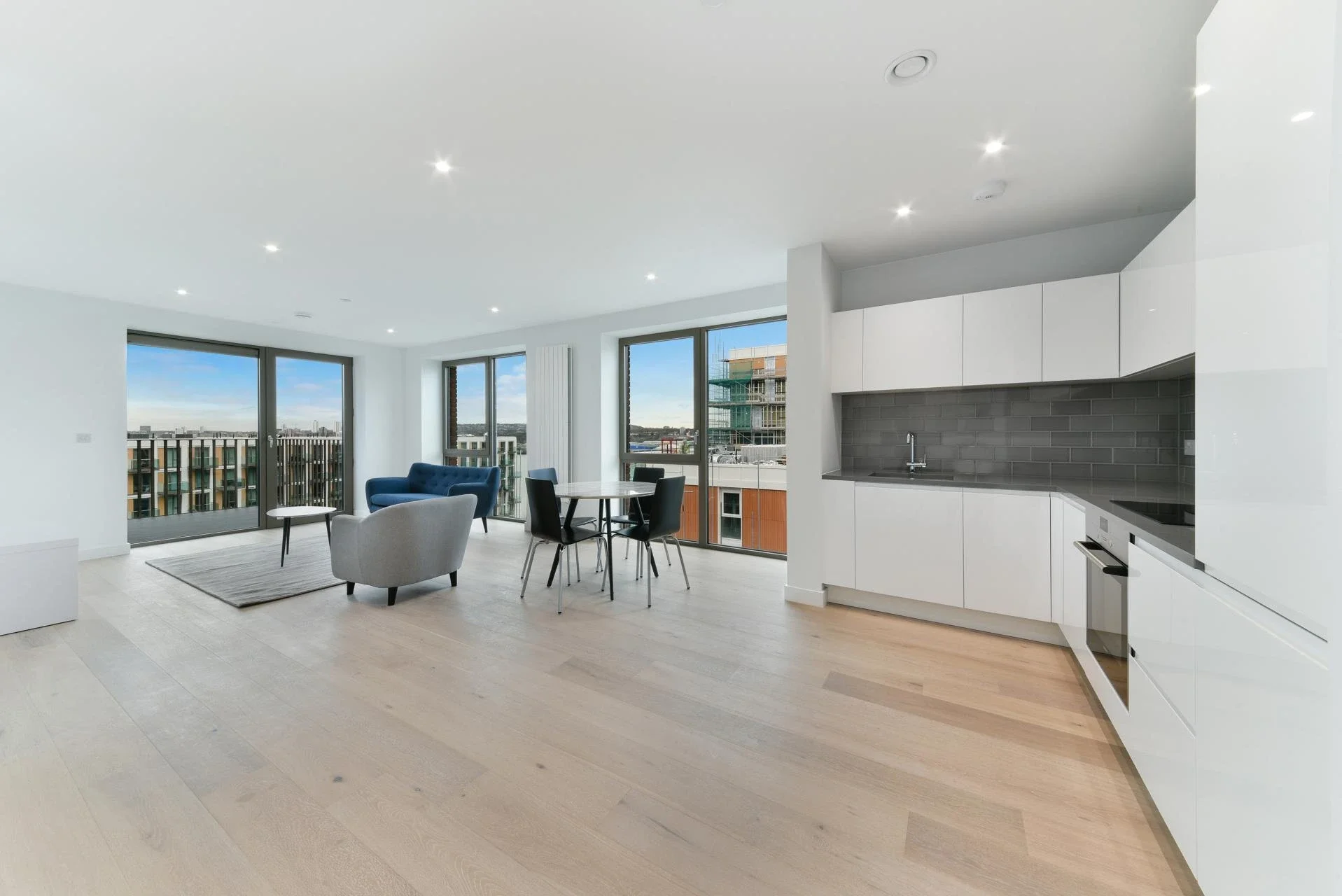 Flat Royal Crest Avenue in Greater London