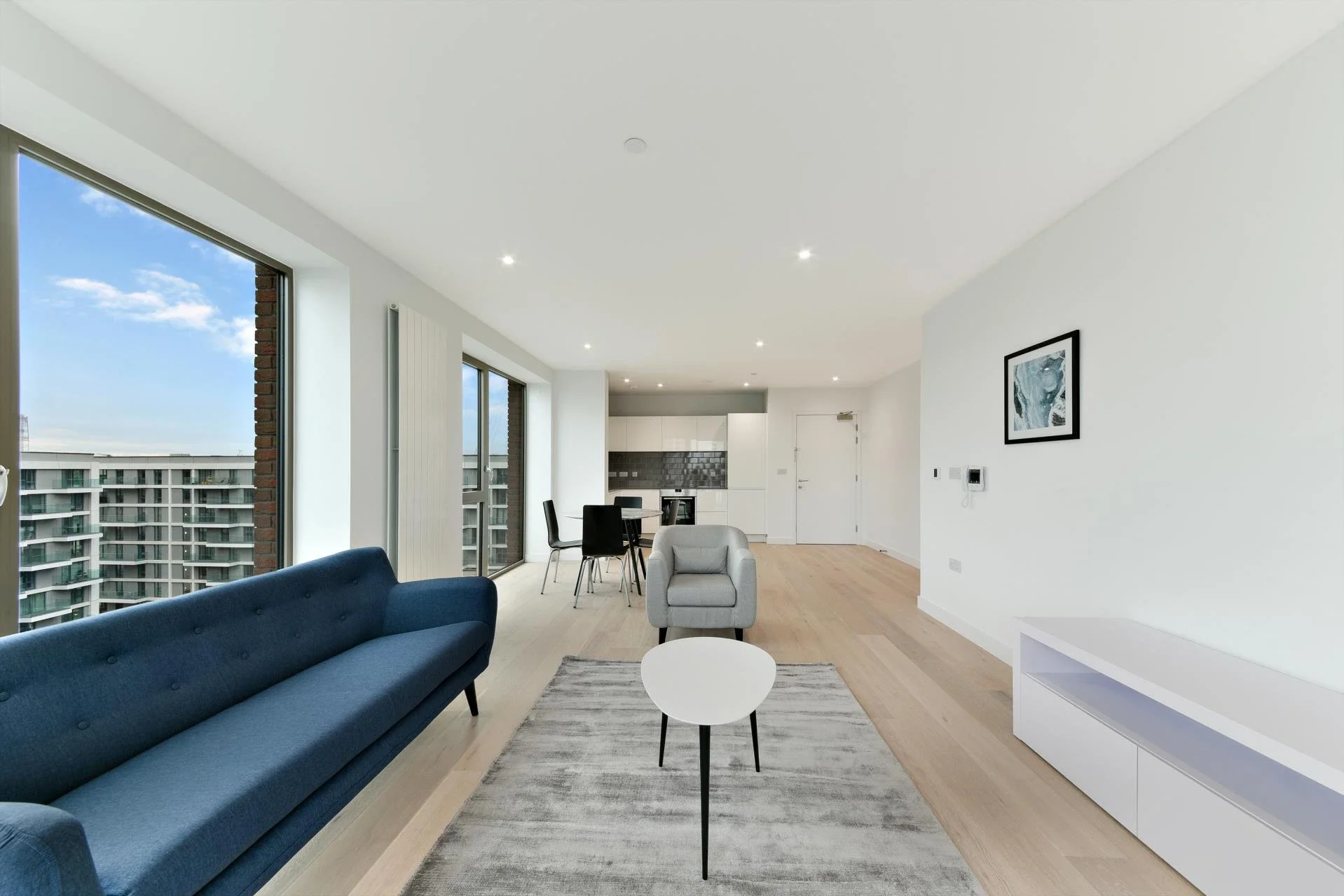 Flat Royal Crest Avenue in Greater London