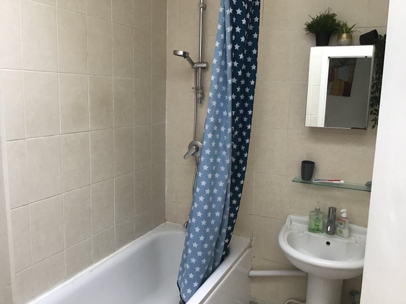 Room Longshore in Greater London