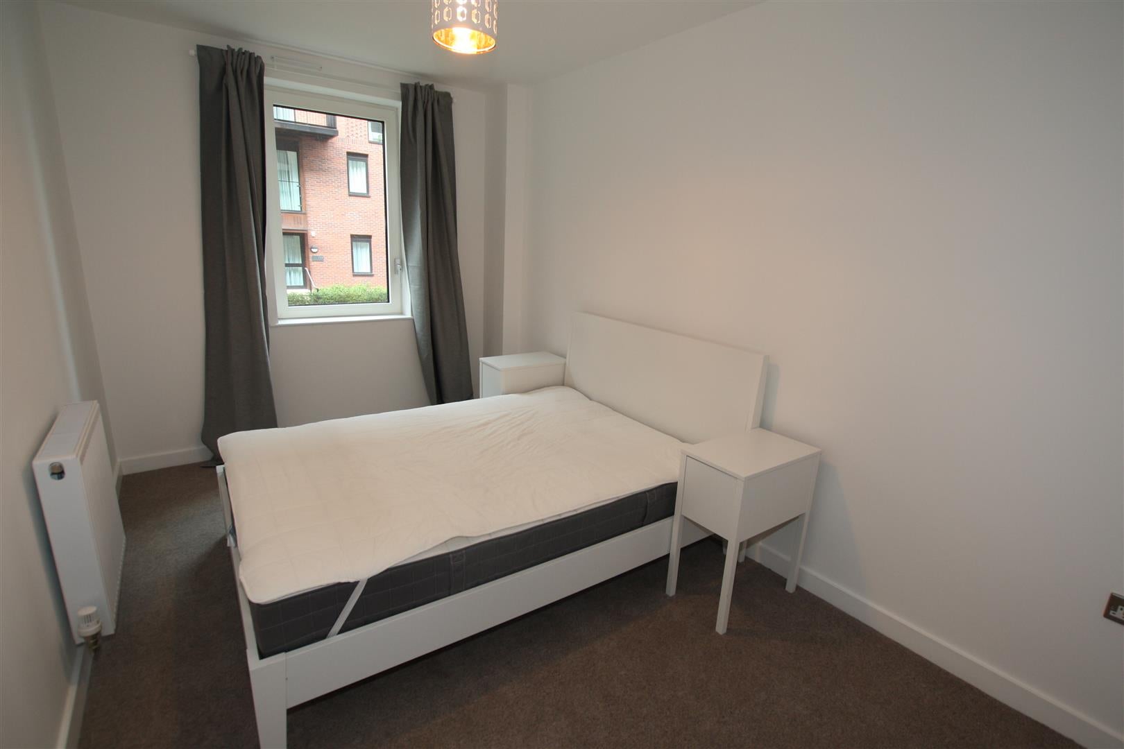 Flat Lockside Lane in Salford