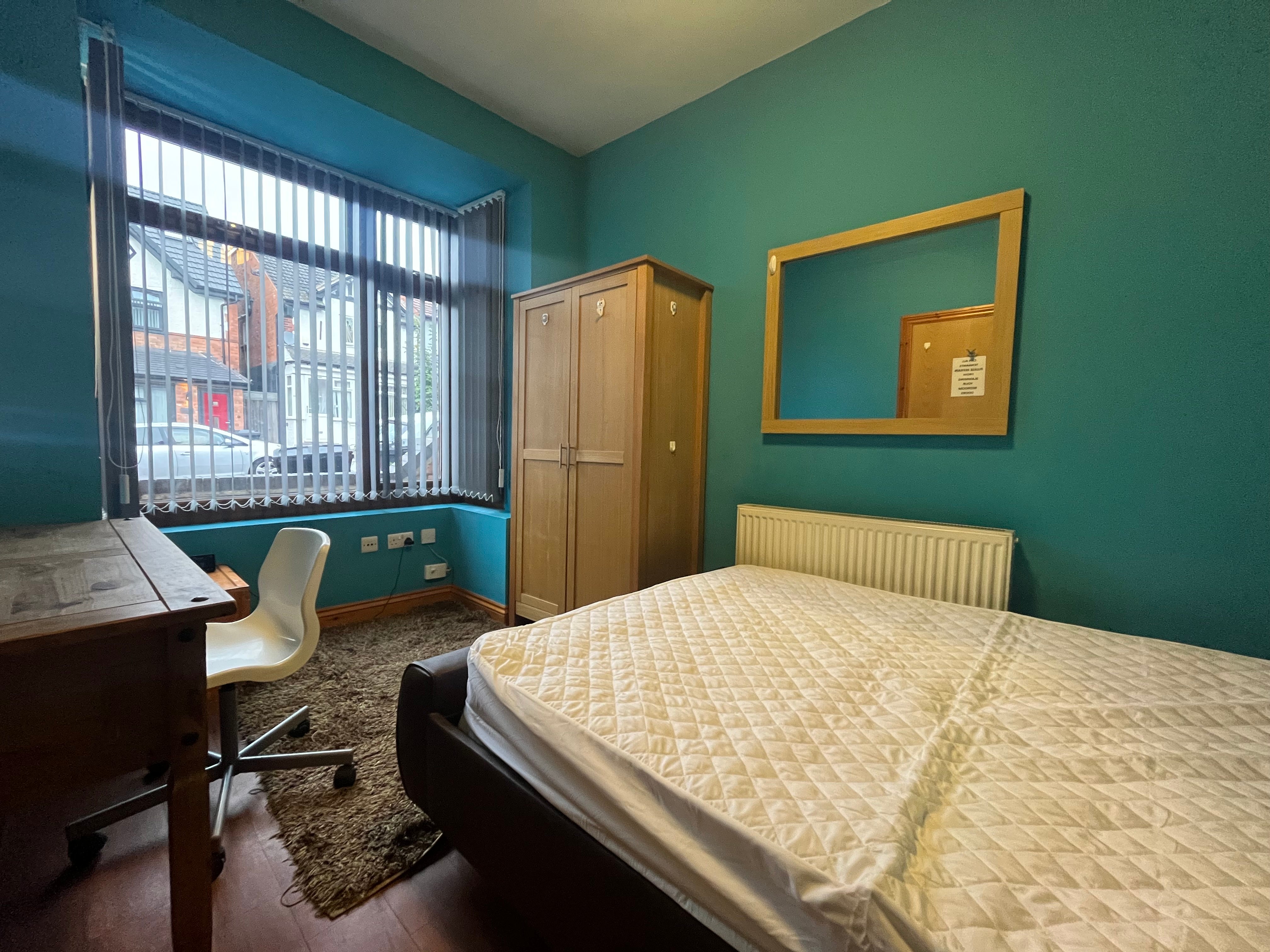 Room Coronation Road in Birmingham